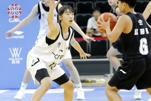 初中女子篮球队训练视频